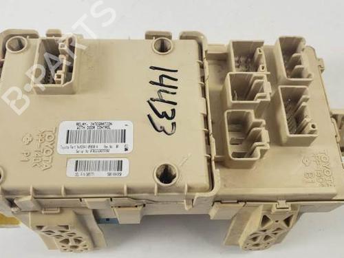 Fuse box TOYOTA AVENSIS Saloon (_T25_) 2.2 D-4D (ADT251_, ADT251R) 8264105030A