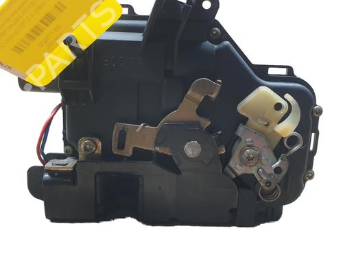 Serratura anteriore destra Serratura anteriore destra AUDI A6 C5 Avant (4B5, 4B6) 2.5 TDI quattro (150 hp) 36661701 36661701