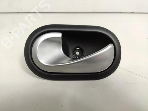 Venstre bagtil invendig håndtag RENAULT CLIO III (BR0/1, CR0/1) 1.4 16V (98 hp) 8910011