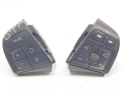 Used Steering wheel controls Steering wheel controls VOLVO XC60 I SUV (156) D5 AWD (215 hp) 18486332 18486332
