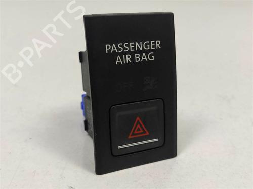 Used Warning switch Warning switch VW SCIROCCO III (137, 138) 1.4 TSI (125 hp) 9977468 9977468