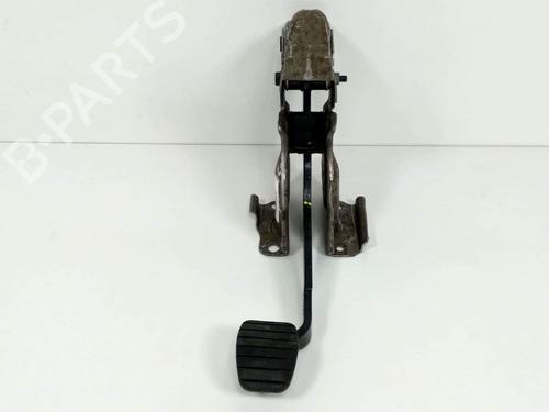 Used Break pedal DACIA SANDERO II TCe 90 (B8M1, B8MA, B8AC) (90 hp) 8764579