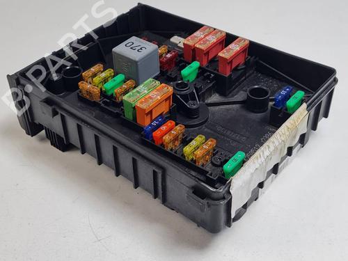 Used Fuse box Fuse box 37087581 37087581