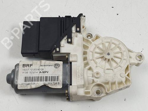 Rudehejsemotor bagstkærm højre VW TOURAN (1T1, 1T2) 1.9 TDI (105 hp) 29696826