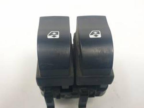 Used Left front window switch RENAULT MEGANE II (BM0/1_, CM0/1_) 2.0 dCi (BM1K, CM1K) (150 hp) 31033721