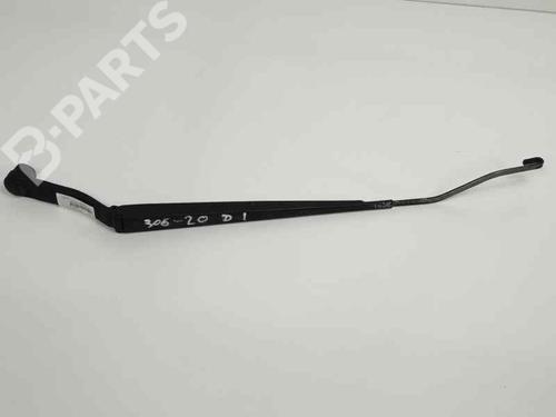 Used Front windshield wiper arm KIA SORENTO I (JC) 2.5 CRDi 4WD (140 hp) 6849090