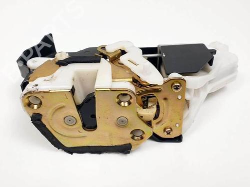 Used Rear left lock MITSUBISHI PAJERO III (V7_W, V6_W) 3.2 Di-D (V68W) (160 hp) 25403864