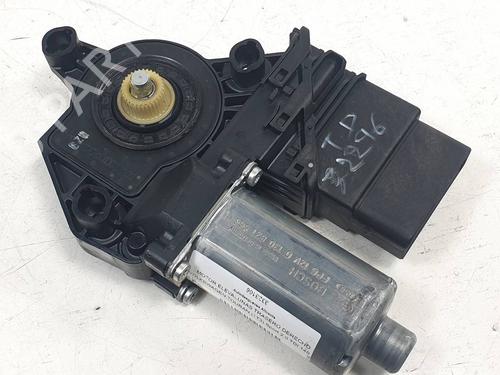 Used Right rear window motor Right rear window motor VW TOURAN (1T3) 2.0 TDI (140 hp) 34512371 34512371
