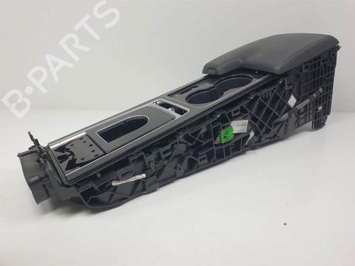 Used Armrest / Center console Armrest / Center console JAGUAR XE (X760) 2.0 D (180 hp) 10745298 10745298