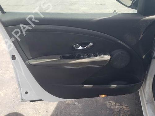 Fuse box RENAULT MEGANE III Hatchback (BZ0/1_, B3_) 1.5 dCi (BZ09, BZ0D, BZ1W, BZ29, BZ14) | BP28208643E1 