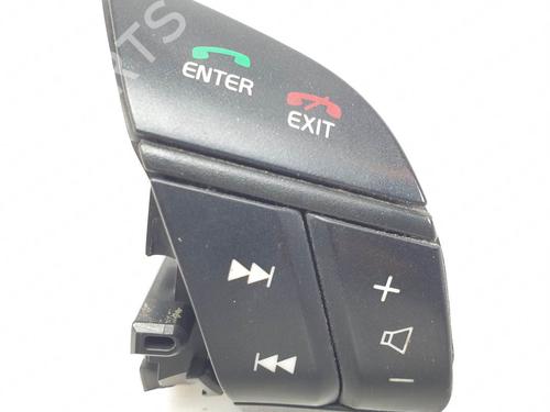 Used Steering wheel controls Steering wheel controls VOLVO XC90 I (275) D5 AWD (185 hp) 24627471 24627471