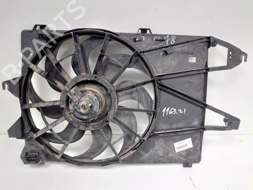 Used Radiator fan FORD MONDEO I Turnier (BNP) 2.0 i 16V (136 hp) 8208347