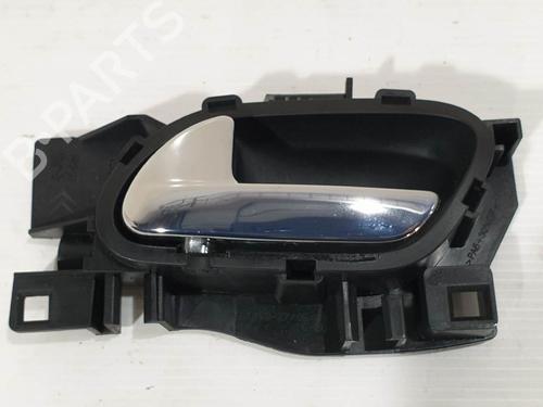 Venstre bagtil invendig håndtag Venstre bagtil invendig håndtag PEUGEOT 207 (WA_, WC_) 1.6 HDi (90 hp) 6840603 6840603