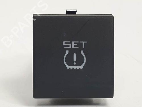 Used Switch SKODA YETI (5L) 1.2 TSI (110 hp) 6861604
