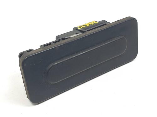 Used Tailgate handle Tailgate handle PEUGEOT 2008 I (CU_) 1.2 THP 110 / PureTech 110 (110 hp) 30559223 30559223