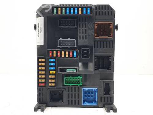 Used Fuse box PEUGEOT 2008 I (CU_) 1.2 THP 110 / PureTech 110 (110 hp) 30292418