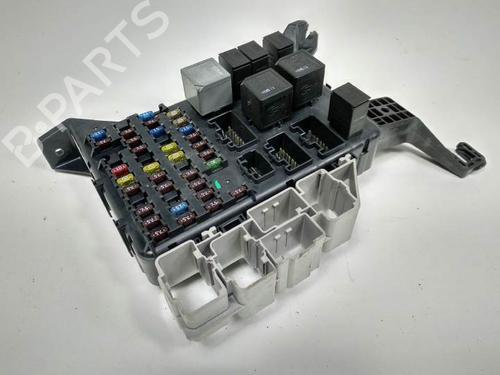 Used Fuse box FORD MONDEO III Saloon (B4Y) 2.0 16V (146 hp) 8338471