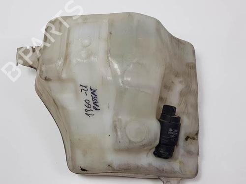 Used Windscreen washer tank VW PASSAT B3/B4 (3A2, 35I) 1.9 TDI (90 hp) 9639909
