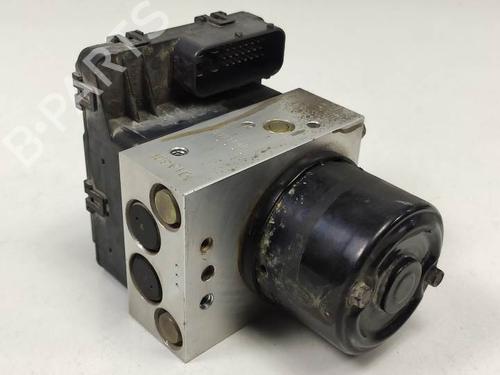 Used ABS pump HYUNDAI SANTA FÉ I (SM) 2.0 CRDi 4x4 (113 hp) 9817239