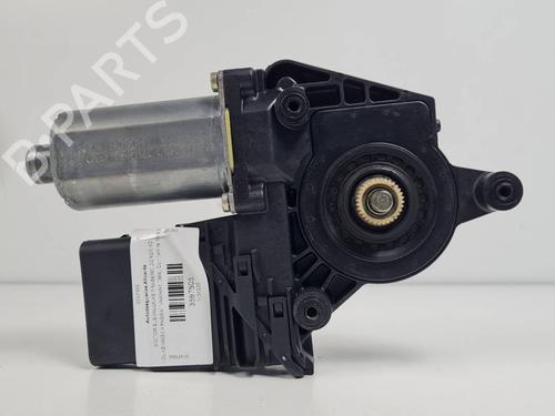 Rudehejsemotor bagstkærm højre Rudehejsemotor bagstkærm højre VW PASSAT B5 Variant (3B5) 1.9 TDI (110 hp) 37457884 37457884