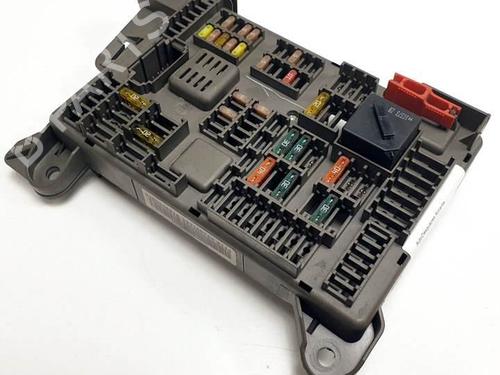 Used Fuse box Fuse box 18335204 18335204