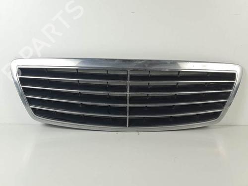 Used Grille Grille 17812389 17812389