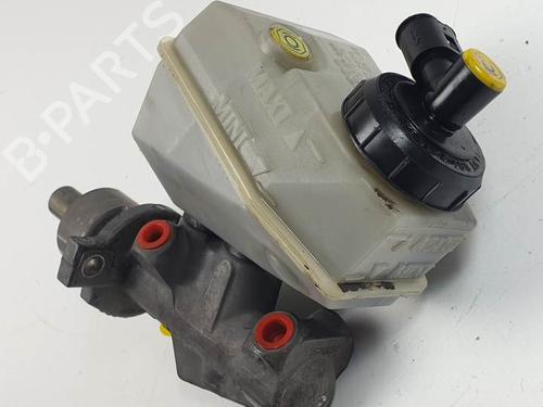 Used Brake master cylinder RENAULT KANGOO Express (FC0/1_) D 65 1.9 (FC0E, FC02, FC0J, FC0N) (64 hp) 28574358