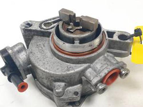Used Vacuum pump PEUGEOT 206+ (2L_, 2M_) 1.4 HDi eco 70 (68 hp) 31033633