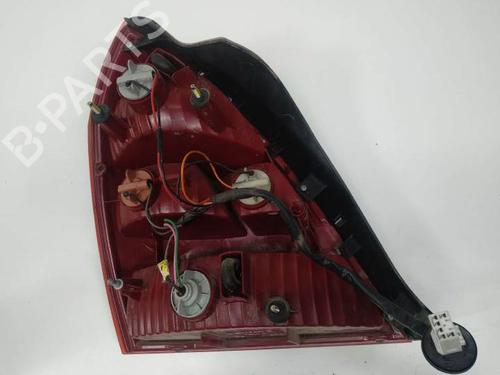 Right taillight HYUNDAI ELANTRA III Saloon (XD) 2.0 CRDi | BP8327884C35 