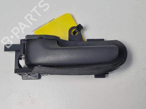 Venstre fortil invendig håndtag Venstre fortil invendig håndtag PEUGEOT 107 (PM_, PN_) 1.0 (68 hp) 34512971 34512971