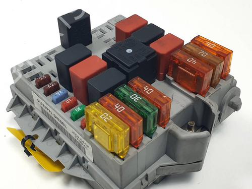 Used Fuse box Fuse box 39169677 39169677