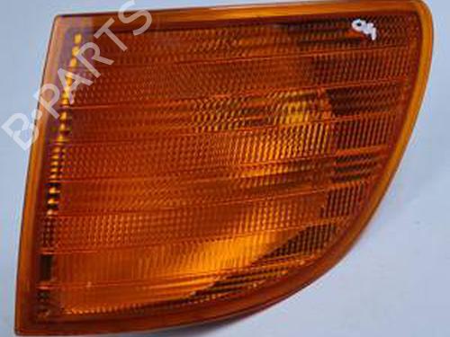 Używane Kierunkowskaz przedni lewy MERCEDES-BENZ VITO Bus (W638) 108 CDI 2.2 (638.194) (82 hp) 31240445