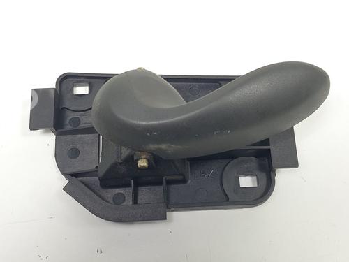 Venstre foran invendig håndtak FIAT PUNTO (188_) 1.2 16V 80 (188.233, .235, .253, .255, .333, .353, .639,... (80 hp) 11172299