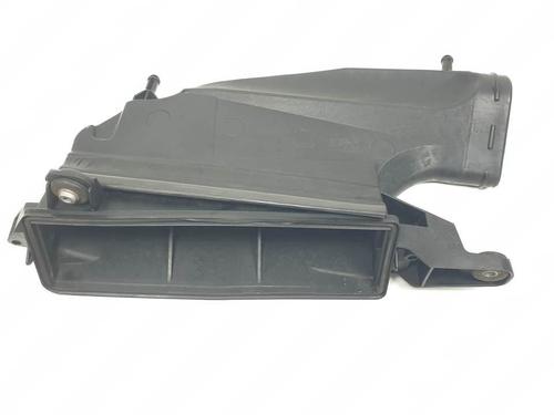 Used Air filter box Air filter box MERCEDES-BENZ M-CLASS (W166) ML 350 BlueTEC 4-matic (166.024, 166.023) (258 hp) 24929270 24929270