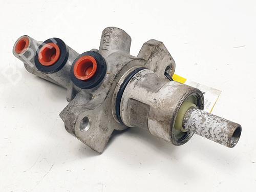 Brake master cylinder BMW X5 (E53) 3.0 d | BP29989674M77 - Image 1