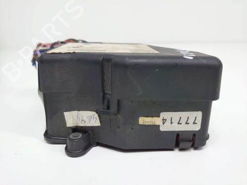 Used Fuse box VW GOLF IV (1J1) 1.6 (100 hp) 8302048