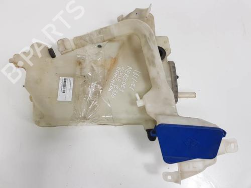 Used Windscreen washer tank Windscreen washer tank 8676996 8676996