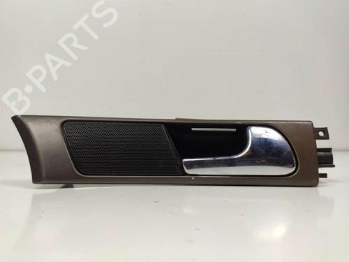 Used Front right interior door handle Front right interior door handle 10663758 10663758
