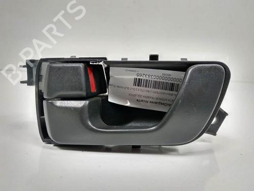 Venstre bagtil invendig håndtag Venstre bagtil invendig håndtag MITSUBISHI PAJERO III (V7_W, V6_W) 3.2 Di-D (V68W) (160 hp) 8004807 8004807