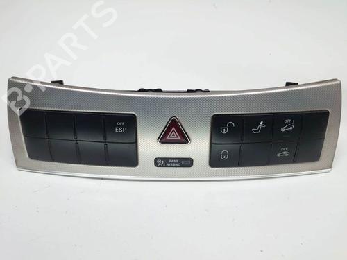 Used Warning switch Warning switch MERCEDES-BENZ CLK (C209) CLK 220 CDI (209.308) (150 hp) 8111259 8111259