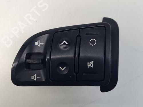 Used Steering wheel controls Steering wheel controls 37669131 37669131