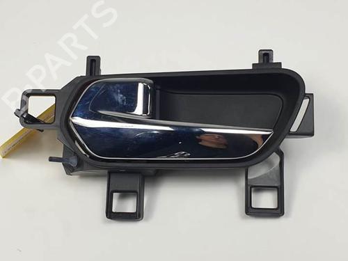 Used Front left interior door handle Front left interior door handle 19581052 19581052