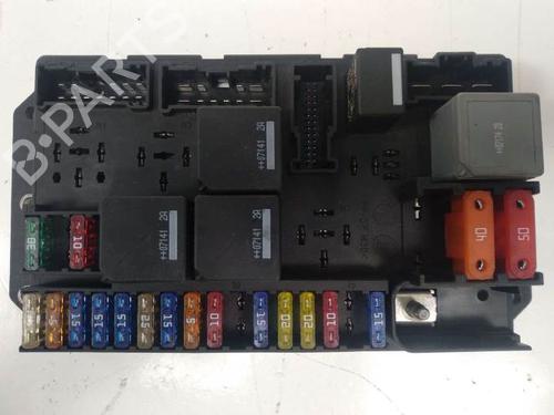 Used Fuse box LAND ROVER RANGE ROVER III (L322) 3.6 D 4x4 (272 hp) 8274011