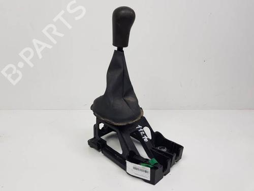 Used Gear lever TOYOTA YARIS (_P1_) 1.0 (SCP10_, SCP10R) (68 hp) 12381479