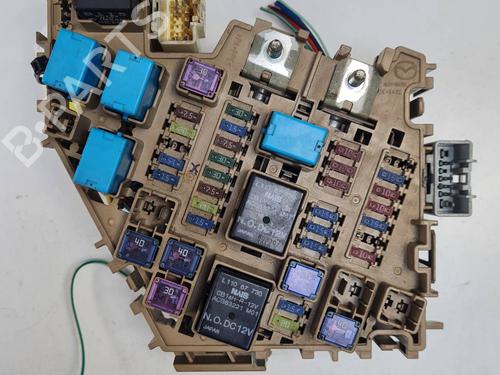Used Fuse box Fuse box 37669036 37669036