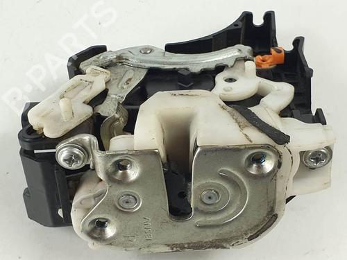 Fechadura trás direita Fechadura trás direita 15845608 15845608