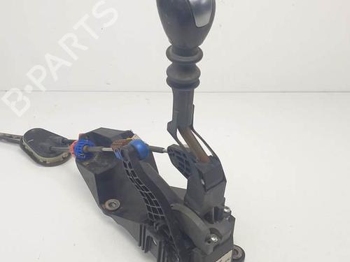 Used Gear lever Gear lever RENAULT KOLEOS I (HY_) 2.0 dCi (HY0K) (150 hp) 19709364 19709364