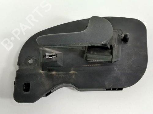 Używane Klamka wewnętrzna drzwi przednich prawych OPEL CORSA C (X01) 1.7 DI (F08, F68) (65 hp) 7768096