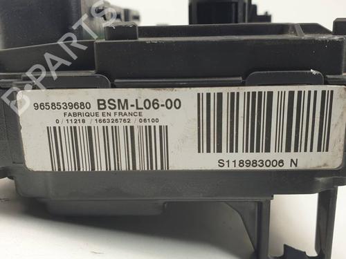 Fuse box CITROËN C5 II (RC_) 2.0 HDi (RCRHRH) | BP30166773E1