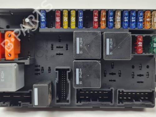 Used Fuse box LAND ROVER RANGE ROVER III (L322) 3.6 D 4x4 (272 hp) 28498831